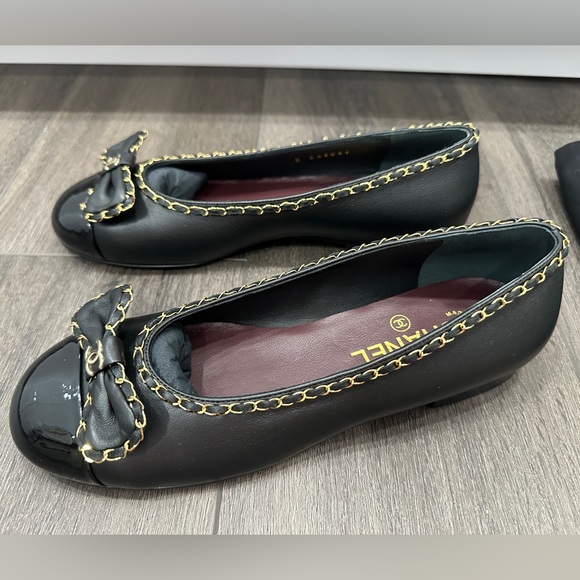 $1.5K 2024 CHANEL CC LOGO BOW BLACK LEATHER GOLD CHAIN BALLET FLATS SIZE 37.5 - Picture 2 of 16